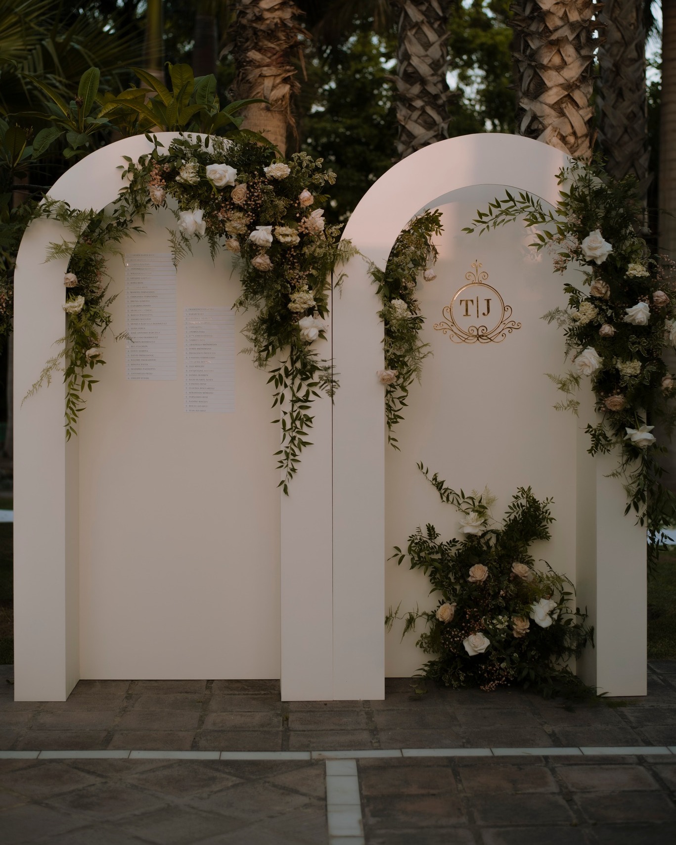 El marco perfecto para decir “sí, quiero” 💍

Nuestros arcos de boda transforman cualquier espacio en un escenario de ensueño, llenos de flores que hablan de amor😍

@jessica_iblue
📍@fincalatoscanaeventos